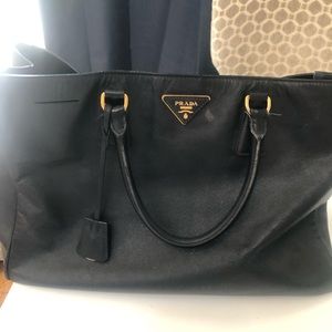 💯 Authentic Prada Saffiano Tote Large